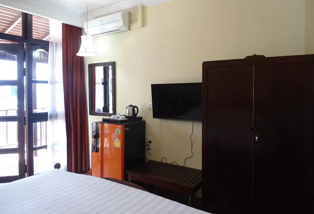 Amber House-1
